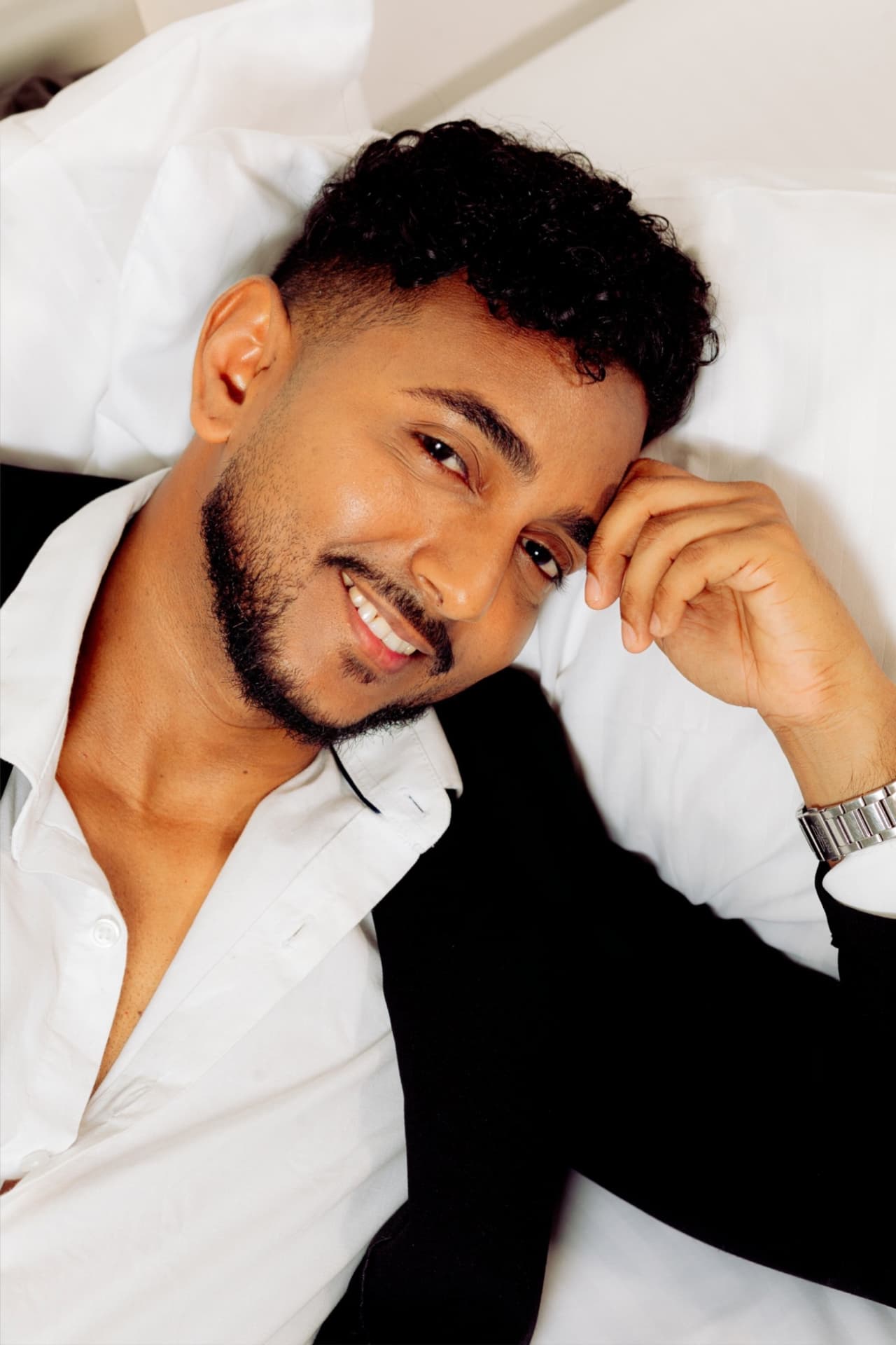 Romix — official portrait for the Enamórate campaign