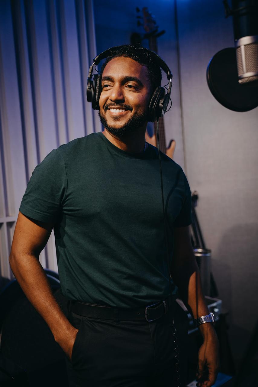 Romix en estudio de grabación
